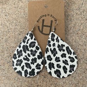 Cute leopard print earrings
